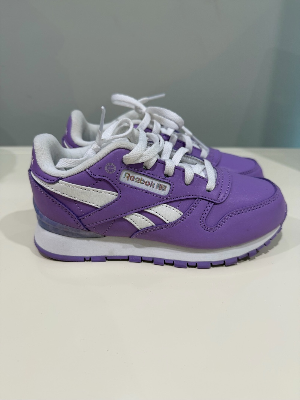 Reebok Kids Purple Leather Sneakers step and flash (one shoe doesn’t light up)